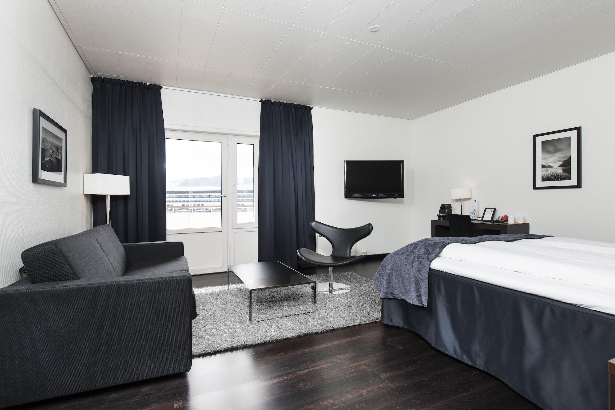 Four Monkeys Hotell Ålesund Exteriör bild