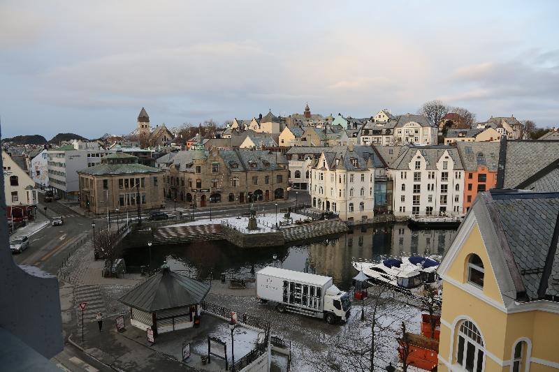 Four Monkeys Hotell Ålesund Exteriör bild