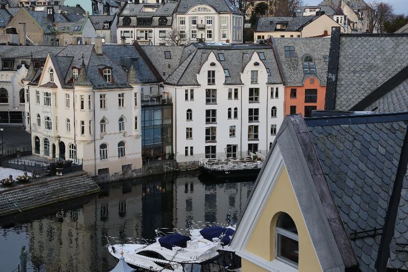 Four Monkeys Hotell Ålesund Exteriör bild